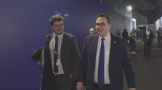 Lipavský se k Lavrovovi otočil zády. Při jeho projevu opustil sál