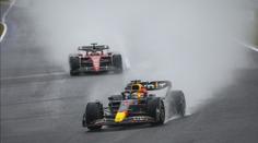 Verstappen vyhrál v Suzuce a je mistrem světa, kuriózně rozhodla penalizace