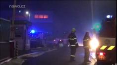 Velký požár v Jihlavě! Hořící halu hasilo pět jednotek hasičů