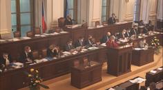 Poslanci jednali o odkladu části nového stavebního zákona. Řešili i uprchlíci