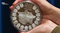 ČNB vydala mimořádnou pamětní minci, stojí jmění a váží jeden kilogram