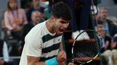 Alcaraz je ve finále French Open, vyzve Sinnera. Ital porazil Djokoviče