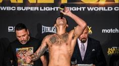 Hvězdný boxer se napil piva a převážil. Místo boje o titul pošle soupeři peníze