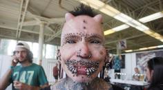 Nové rekordy z Guinessovy knihy: Uspěl i muž s 500 piercingy