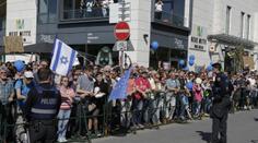 Oslava narozenin Hitlera skončila fiaskem! Odpůrci měli navrch