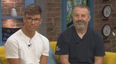 Mladší z Ice Family přeplaval La Manche. Ve vodě se zahříval hovězím vývarem
