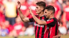 Schick na závěr sezony pomohl asistencí, Daridova Hertha jde do baráže