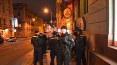 STRACH V PRAZE: 15 propuštěných vězňů si dalo sraz v restauraci. Co chystají?