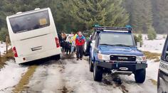 Drama na lyžáku. Autobus s dětmi uvázl na špatné cestě, mohla za to navigace