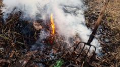 Šetřete vodou a nepalte listí. ČHMÚ vydal výstrahu před požáry