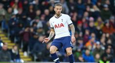 Netradiční forma pomoci! Obránce Spurs pošle nakaženým tablety