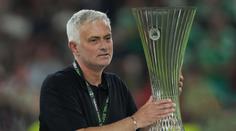 Dojemný konec mága. Mourinho se s fanoušky loučil se slzami v očích