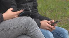 K dětem se dostává stále víc porna. Muž jim pouštěl nevhodný film přímo v metru