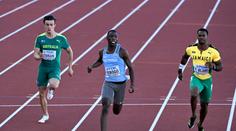 Jako Bolt! Mladík z Botswany slavil už před cílem, ale stejně zaběhl nový rekord