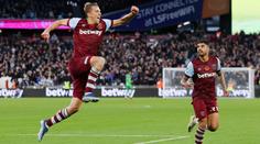 Souček rozhodl o výhře West Hamu. Bláznivá remíza Chelsea se Citizens
