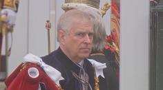 Princ Andrew se vzdá titulů a vyznamenání. Neustál nátlak médií a královské rodiny