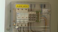 Spousta lidí zbytečně moc platí za elektřinu. Kvůli špatnému jističi