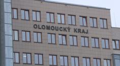 Vyšetřování krajského úřadu v Olomouci pokračuje. Policie obvinila 13 lidí