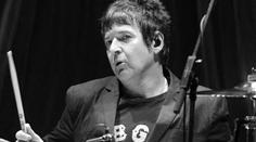 Zemřel bubeník legendární rockové kapely. Jeho kritická diagnóza se dlouho tajila