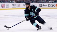 Další hrůzostrašné zranění. Hvězdě NHL brusle pořezala nohu