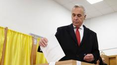 Další zvrat v Rumunsku. Vítěze prvního kola zrušených voleb obžalovali