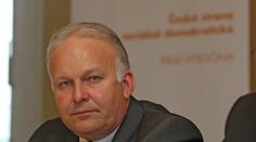 Bratr ministerského kandidáta Krčála spáchal sebevraždu! Oběsil se na stromě