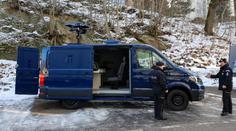Tajná policejní základna na kolech. Jaký je úkol speciálních dodávek?
