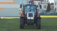 Zemědělci by uvítali řidičák na traktor od 16 let. Ministerstvo je proti