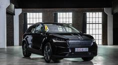 Papež jezdí po Slovensku elektrickým Enyaqem. Vyžádal si speciální úpravy