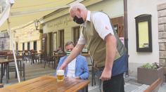 Lidé poukazují na dvojí metr. Zákazníci musí mít test či očkování, ale personál ne