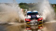 Cais i přes defekt uspěl. Na Sardinii si připsal první body ve WRC