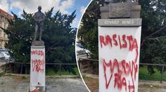 V Praze někdo posprejoval sochu Edvarda Beneše: "Masový vrah"