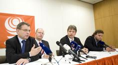 ČSSD požádala Ústavní soud: Zastavte podpis smluv s církvemi