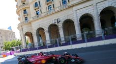 Leclerc si v Baku vyjel čtvrtou pole position v řadě. Druhý odstartuje Pérez