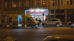 Noční střelba na Žižkově! Policistovi vzali zbraň, žena skončila v nemocnici
