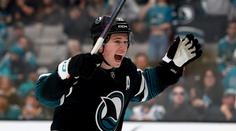 Rekordní smlouva v NHL. Celebrini si za rok vydělá víc než Kučerov s Makarem dohromady