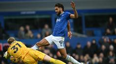 Kinský pochytal řadu šancí, přesto třikrát inkasoval. Obrana Spurs hořela
