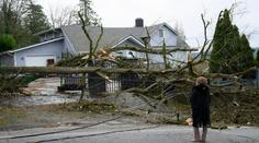 Meteorologická bomba zasáhla západ USA. Dva mrtví, statisíce lidí bez proudu