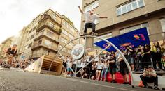 Extrémní skate závod Red Bull Steep Street se vrací do Prahy