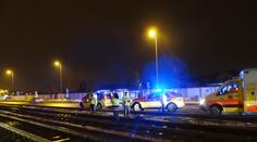 Tramvaj najela v Praze na ležícího muže, zázrakem přežil