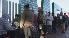 U americké hranice kempují tisíce migrantů. Dochází jim trpělivost