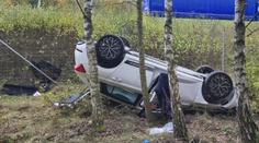 Po srážce s kamionem na D5 zůstal řidič zaklíněný v autě. Letěl pro něj vrtulník