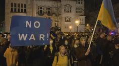 Rusové protestují proti válce na Ukrajině. Policie demonstranty zatýká