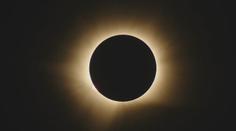 Lidé se před zatměním prali o ochranné brýle. Nacpáno bylo i ve hvězdárnách