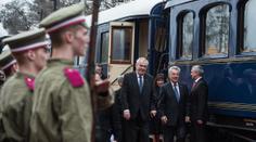 Zeman vzal rakouského prezidenta na výlet historickým vlakem