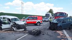 Při čelním střetu se zranili tři lidé! Pro jednoho přiletěl vrtulník
