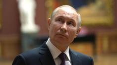 Putin navštívil okupovaný Mariupol. Přiletěl vrtulníkem, pak sám řídil auto