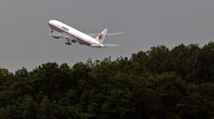 Nový směr vyšetřování: Piloty zmizelého letadla otrávili jídlem?!