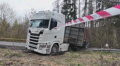 Řidič kamionu po nehodě nadýchal. Za volant si ten den sedl hned dvakrát