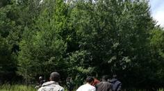 Na Slovensku zadrželi 21 migrantů. Mačkali se v jedné dodávce